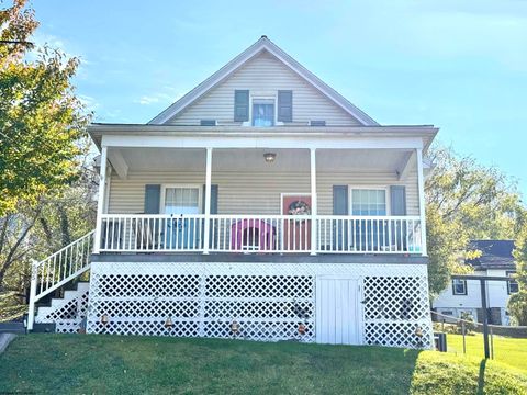 Photo of 505 Potomac Avenue, Fairmont, WV 26554 (MLS # 10162178)