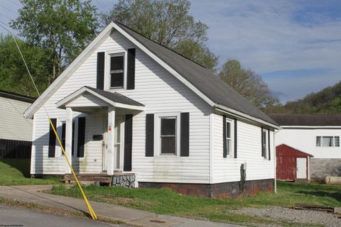 Photo of 125 W McCutcheon Street, Webster Springs, WV 26288 (MLS # 10163364)