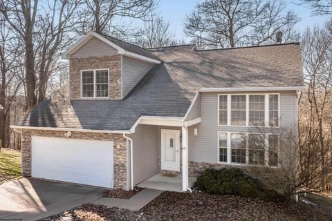 Photo of 26 Oakton Drive, Morgantown, WV 26508 (MLS # 10163590)