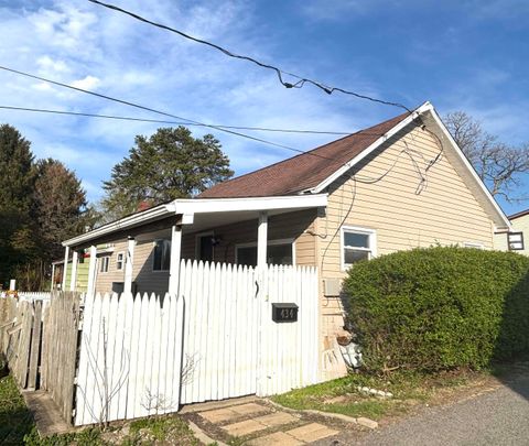 Photo of 434 Center Street, Morgantown, WV 26505 (MLS # 10164210)