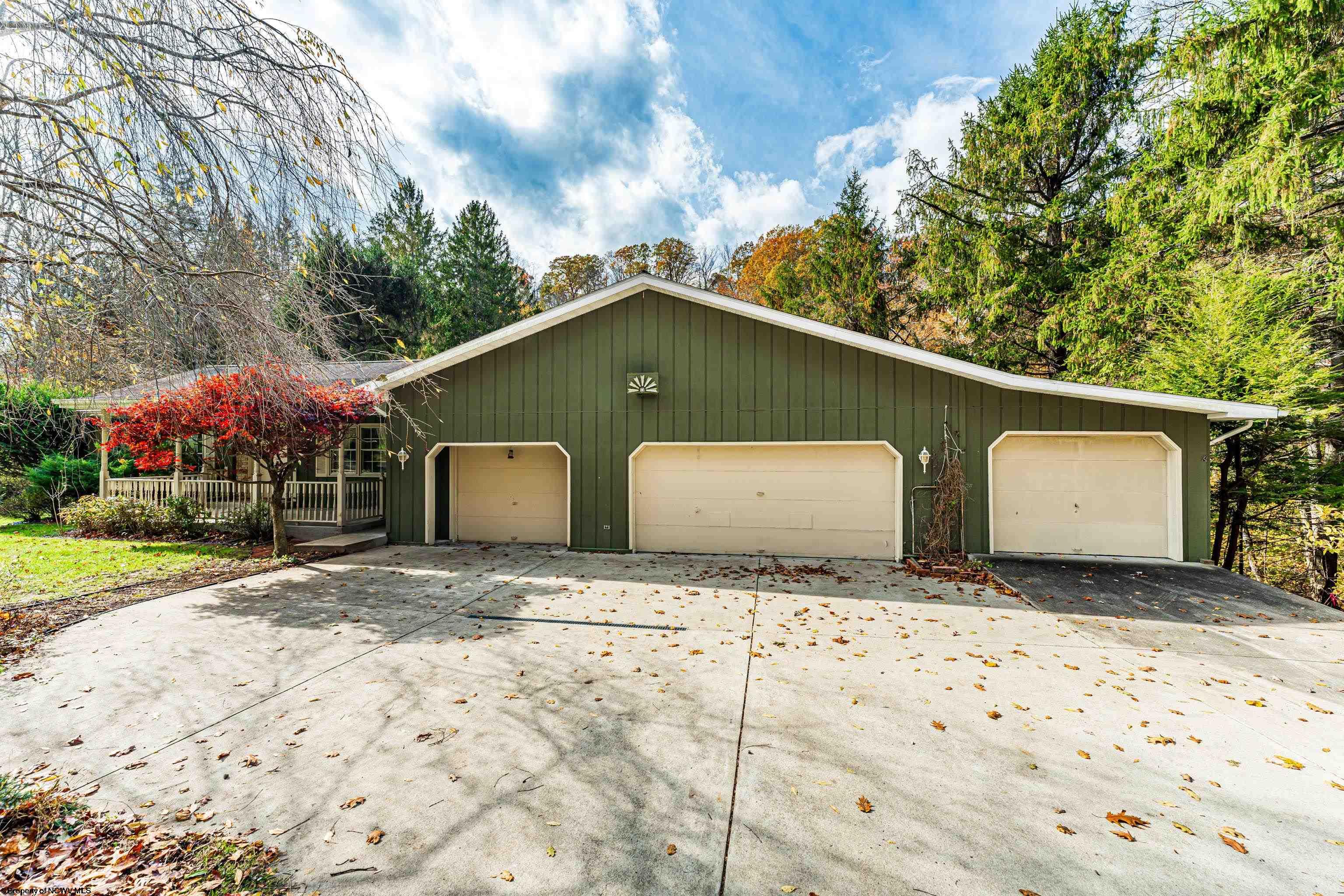 Fairmont, West Virginia 26554, United States, 4 Bedrooms Bedrooms, ,3 BathroomsBathrooms,Residential,Active,240761