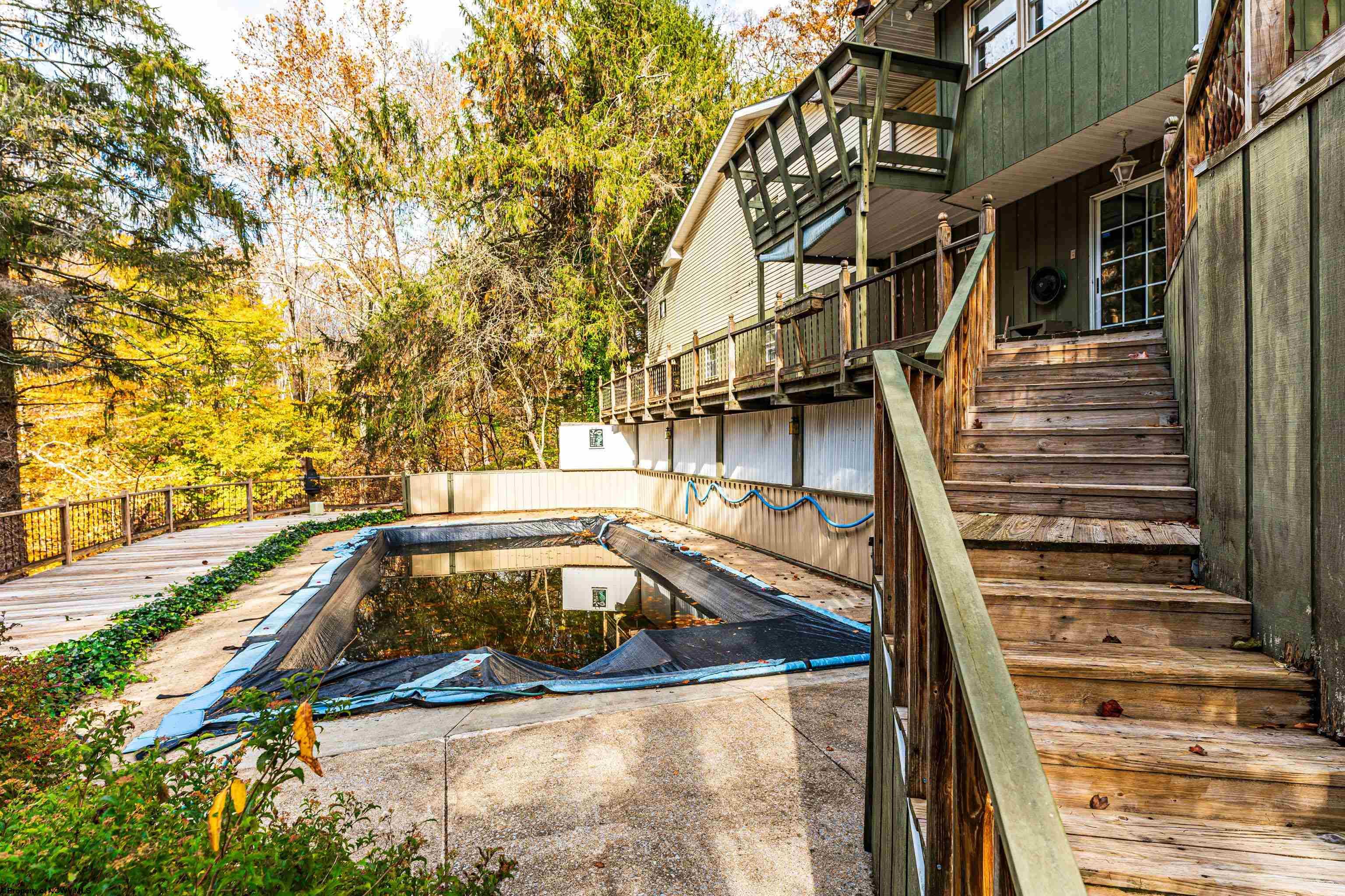 Fairmont, West Virginia 26554, United States, 4 Bedrooms Bedrooms, ,3 BathroomsBathrooms,Residential,Active,240761