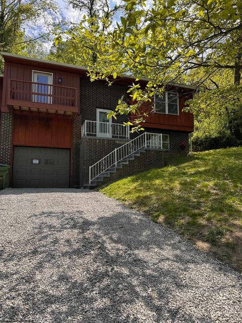 Photo of 1046 White Avenue, Morgantown, WV 26505 (MLS # 10164641)
