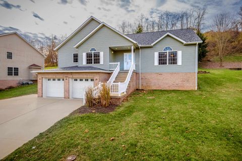 Photo of 1307 Jamestowne Drive, Morgantown, WV 26508 (MLS # 10162493)