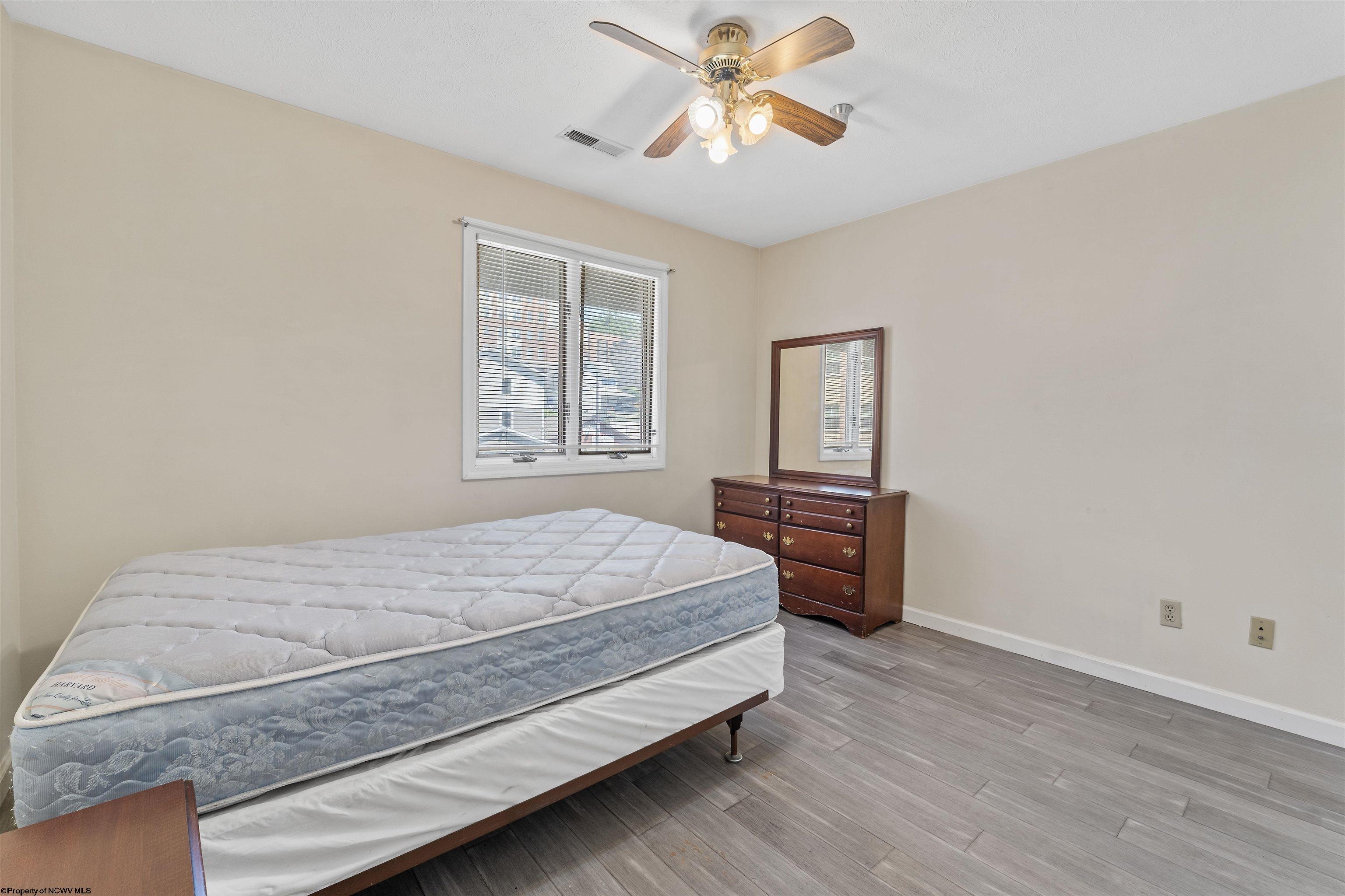 Morgantown, West Virginia 26505, United States, 18 Bedrooms Bedrooms, ,8 BathroomsBathrooms,Residential,Contingent,54580