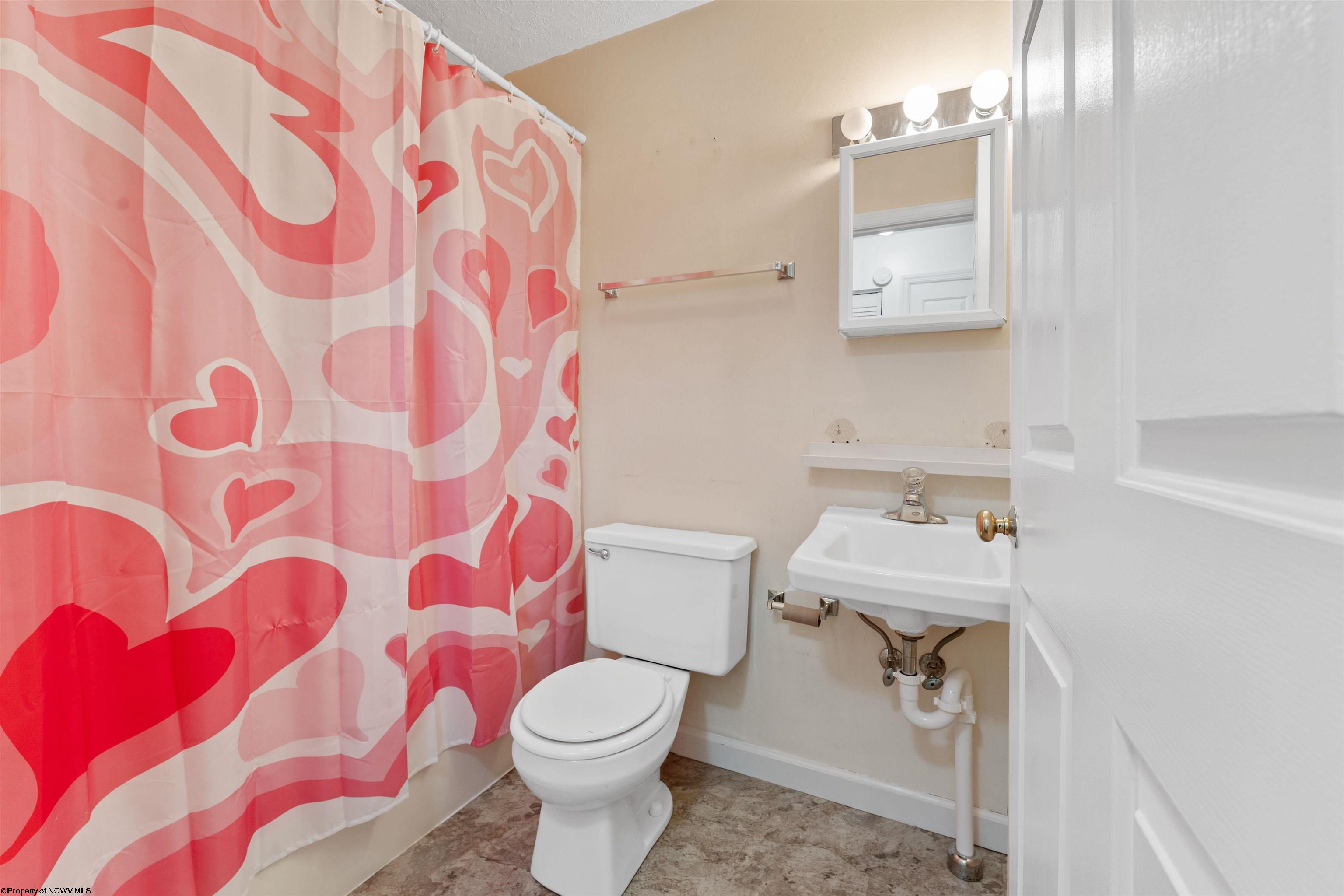 Morgantown, West Virginia 26505, United States, 18 Bedrooms Bedrooms, ,8 BathroomsBathrooms,Residential,Contingent,54580