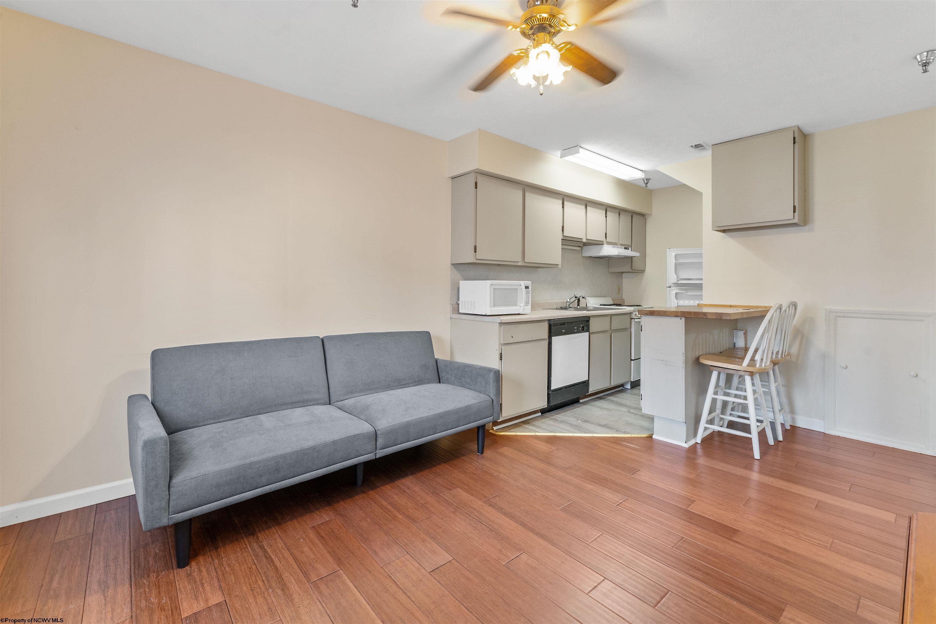 Morgantown, West Virginia 26505, United States, 18 Bedrooms Bedrooms, ,8 BathroomsBathrooms,Residential,Contingent,54580