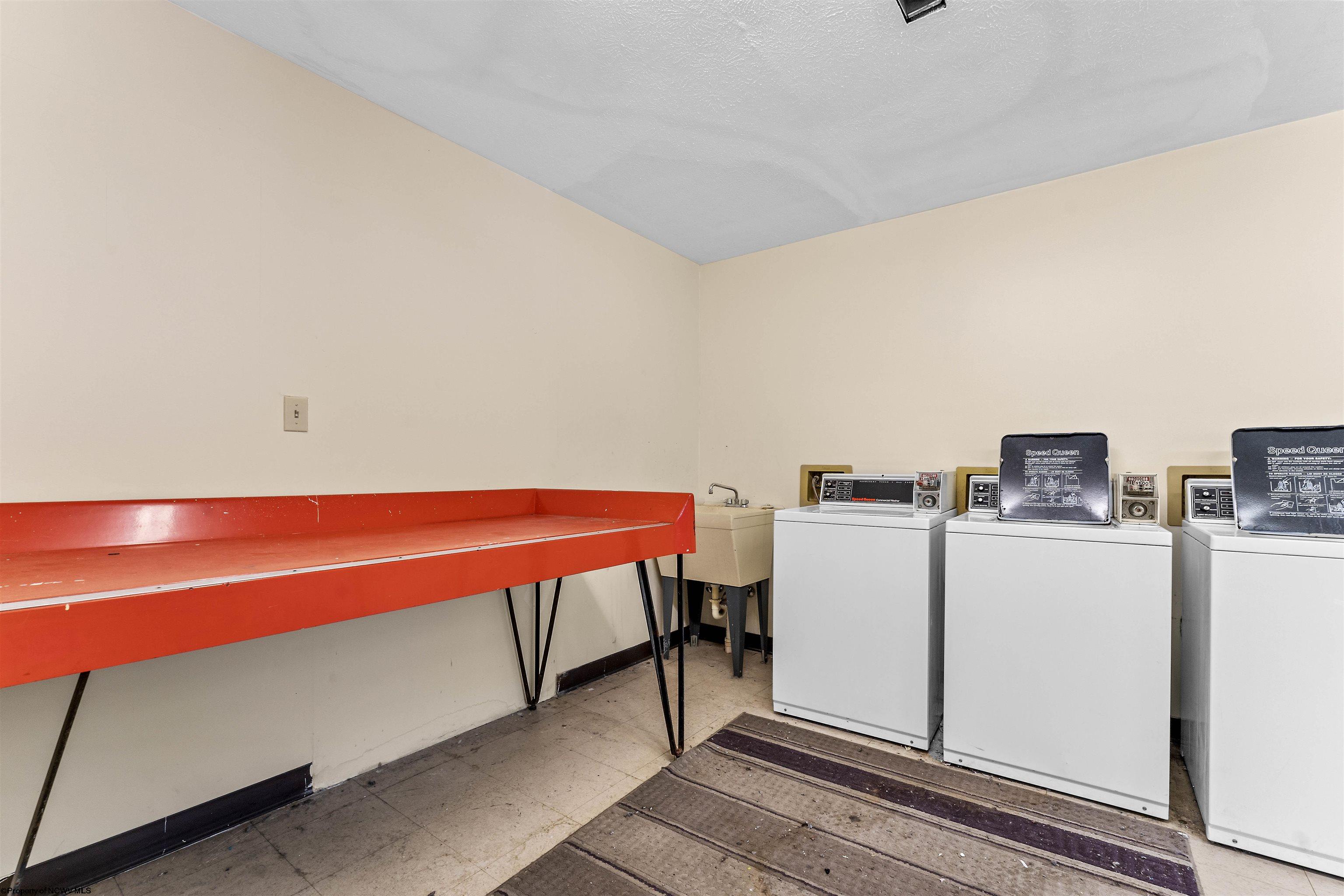 Morgantown, West Virginia 26505, United States, 18 Bedrooms Bedrooms, ,8 BathroomsBathrooms,Residential,Contingent,54580