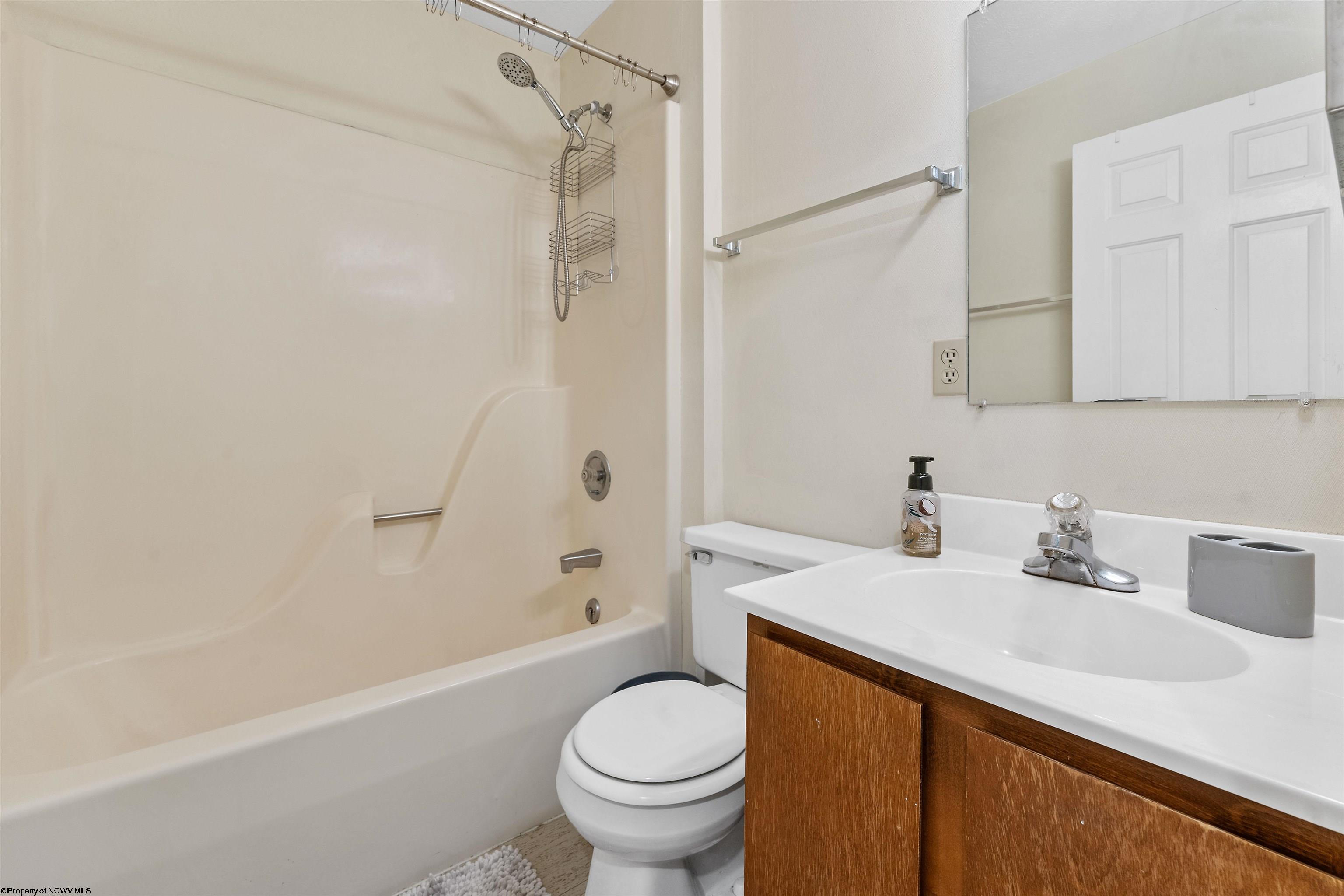 Morgantown, West Virginia 26505, United States, 18 Bedrooms Bedrooms, ,8 BathroomsBathrooms,Residential,Contingent,54580