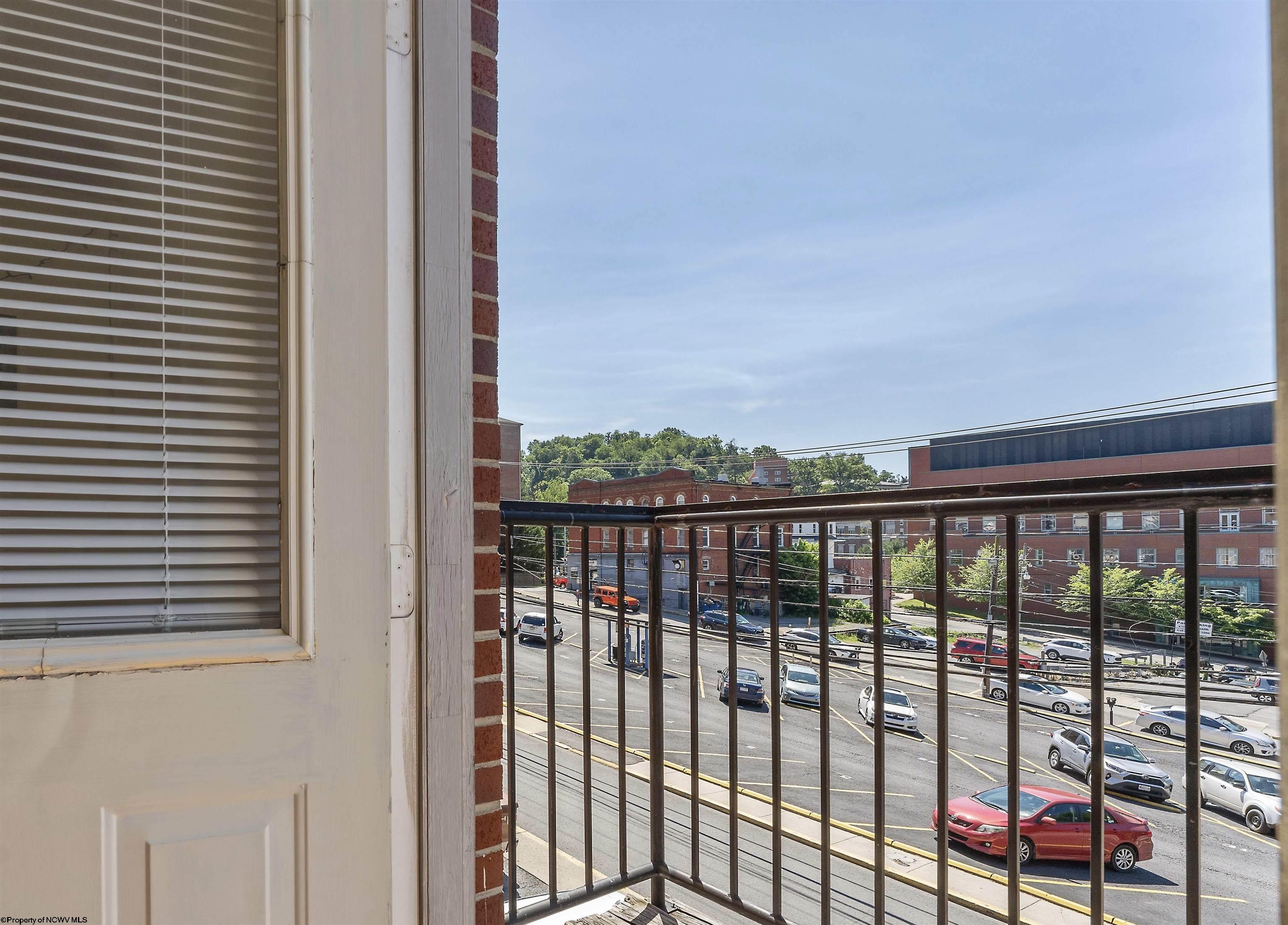 Morgantown, West Virginia 26505, United States, 18 Bedrooms Bedrooms, ,8 BathroomsBathrooms,Residential,Contingent,54580