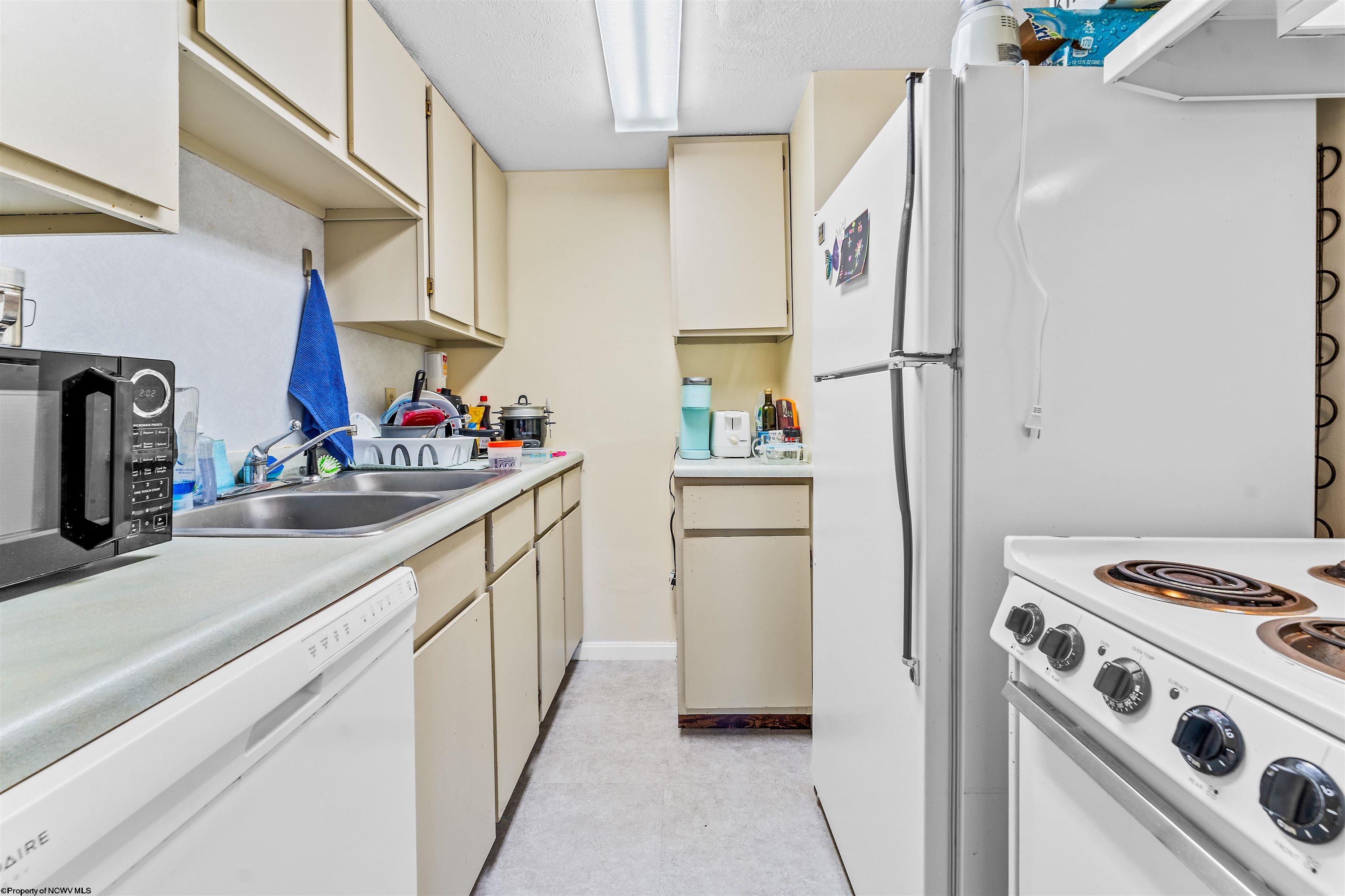 Morgantown, West Virginia 26505, United States, 18 Bedrooms Bedrooms, ,8 BathroomsBathrooms,Residential,Contingent,54580