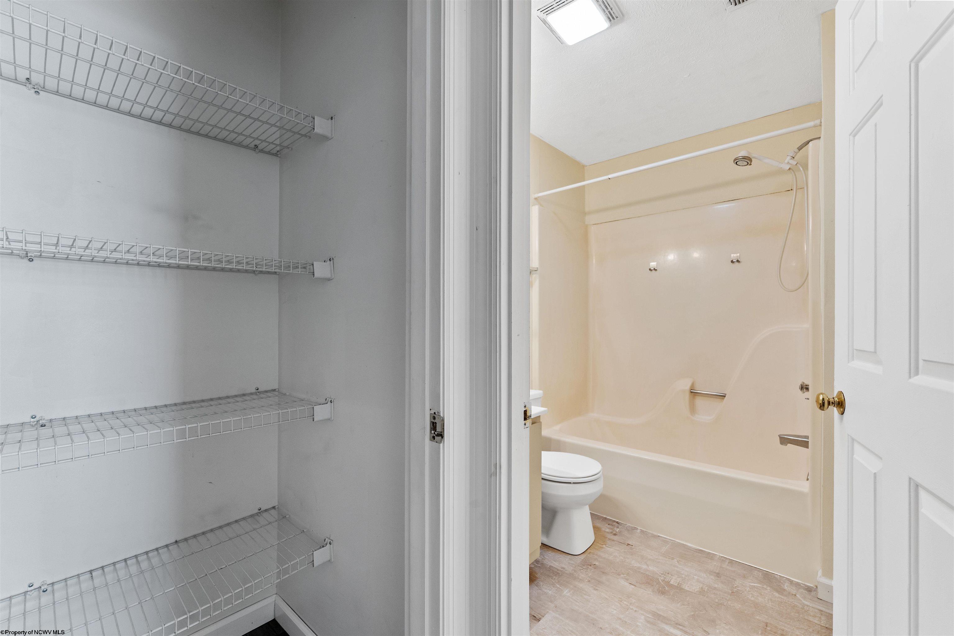 Morgantown, West Virginia 26505, United States, 18 Bedrooms Bedrooms, ,8 BathroomsBathrooms,Residential,Contingent,54580