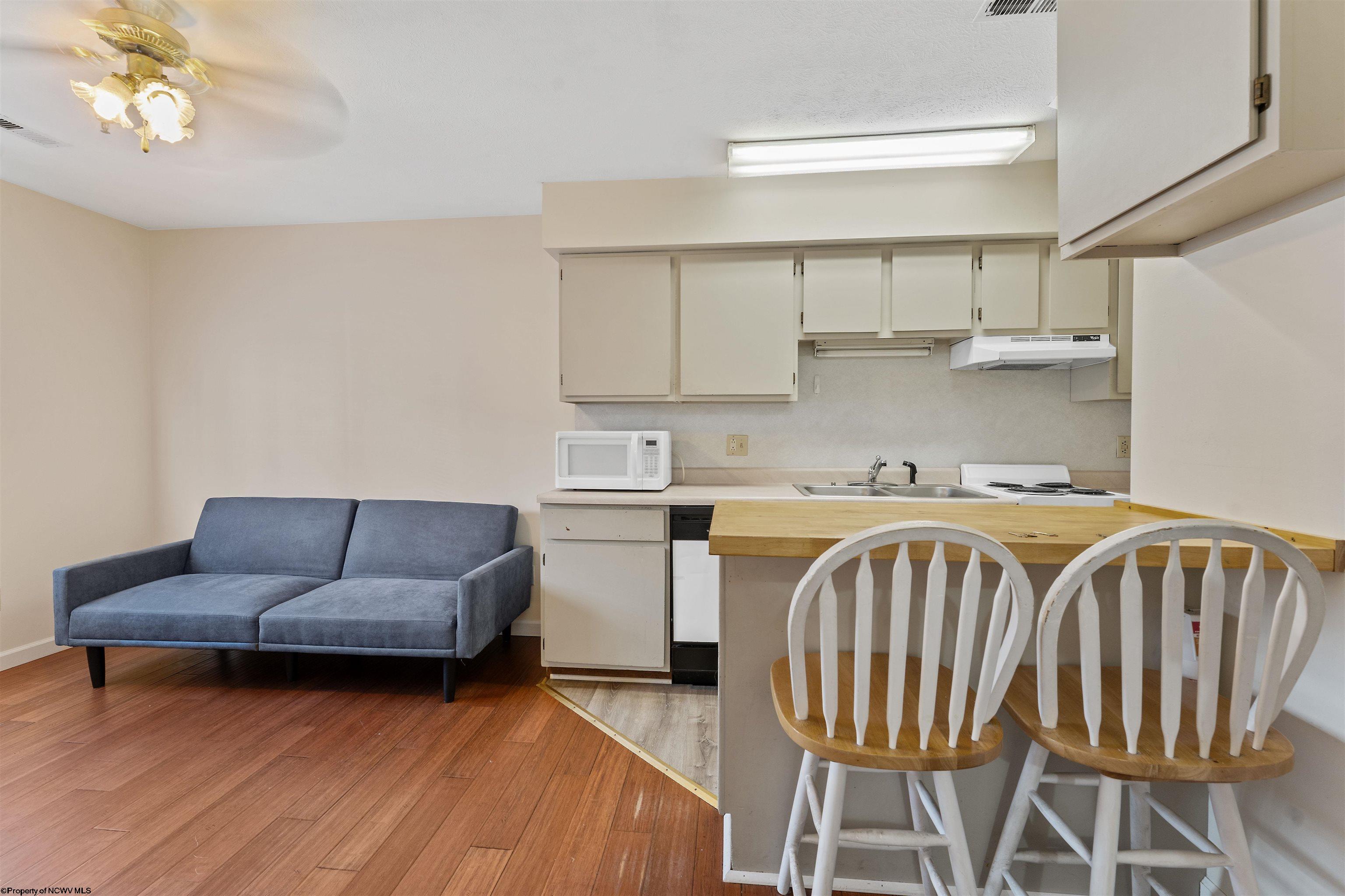 Morgantown, West Virginia 26505, United States, 18 Bedrooms Bedrooms, ,8 BathroomsBathrooms,Residential,Contingent,54580