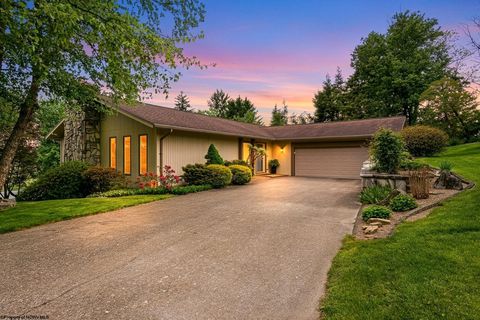 Photo of 2 Ridge Place, Morgantown, WV 26505 (MLS # 10164833)