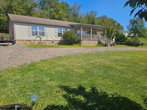 Photo of 7 Paw Paw Lane, Morgantown, WV 26501 (MLS # 10161527) Photo of 7 Paw Paw Lane, Morgantown, WV 26501 (MLS # 10161527)