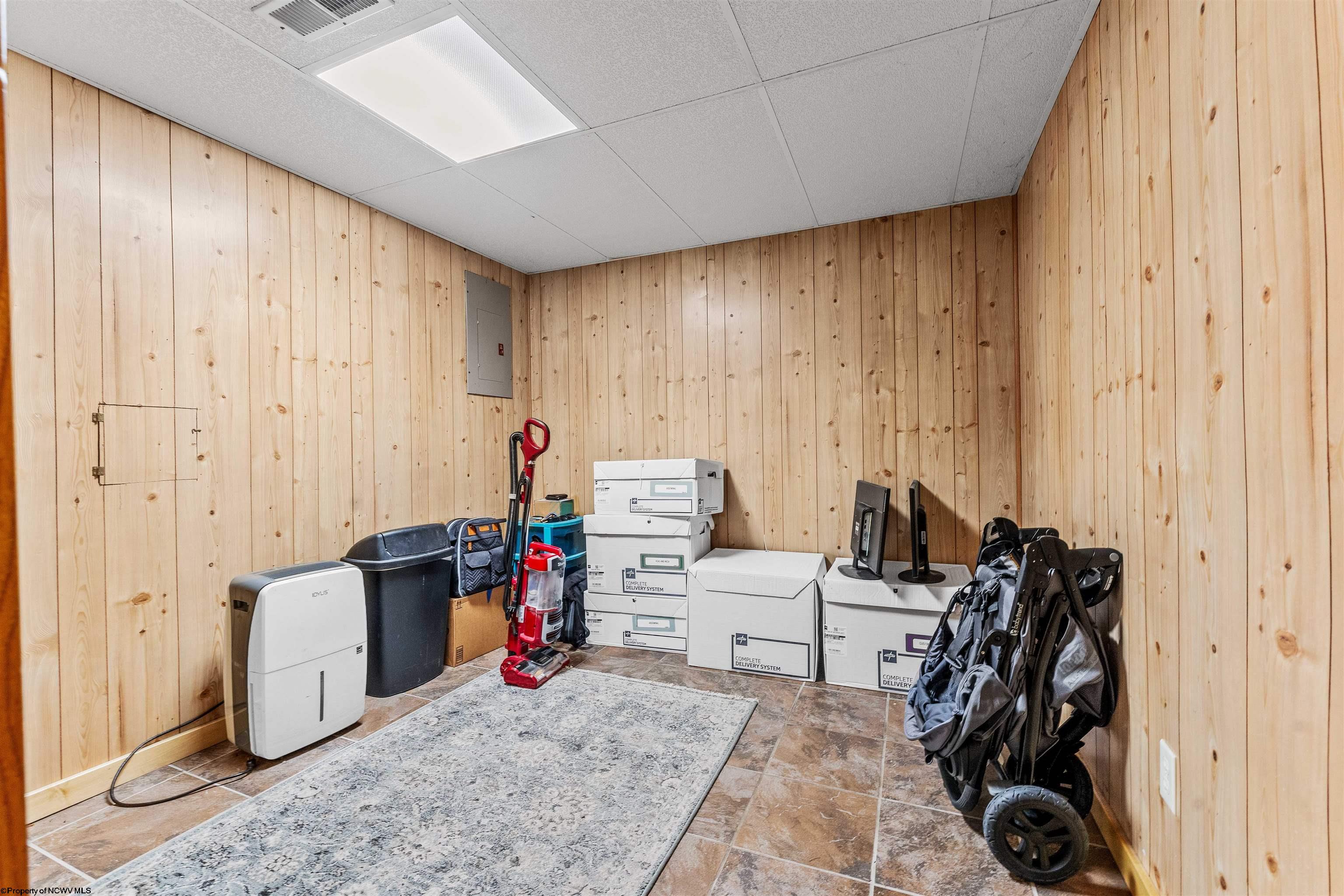 Morgantown, West Virginia 26505, United States, 3 Bedrooms Bedrooms, ,3 BathroomsBathrooms,Residential,Pending,68375