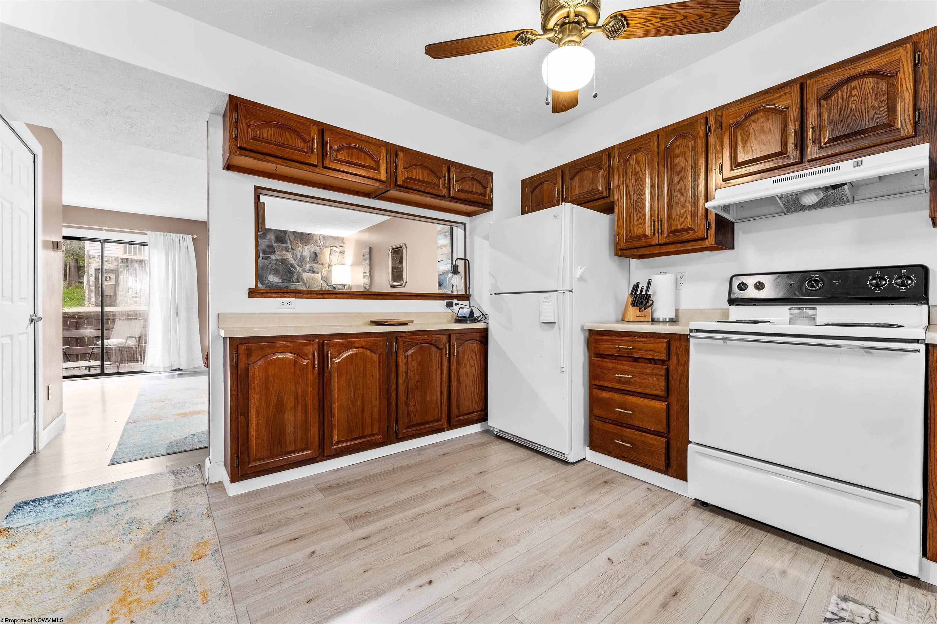 Morgantown, West Virginia 26505, United States, 3 Bedrooms Bedrooms, ,3 BathroomsBathrooms,Residential,Pending,68375