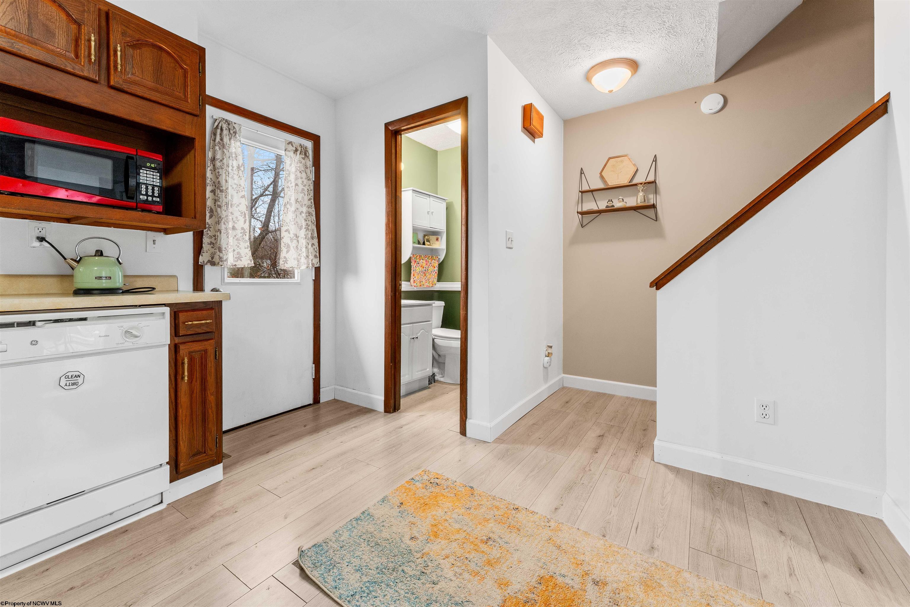 Morgantown, West Virginia 26505, United States, 3 Bedrooms Bedrooms, ,3 BathroomsBathrooms,Residential,Pending,68375