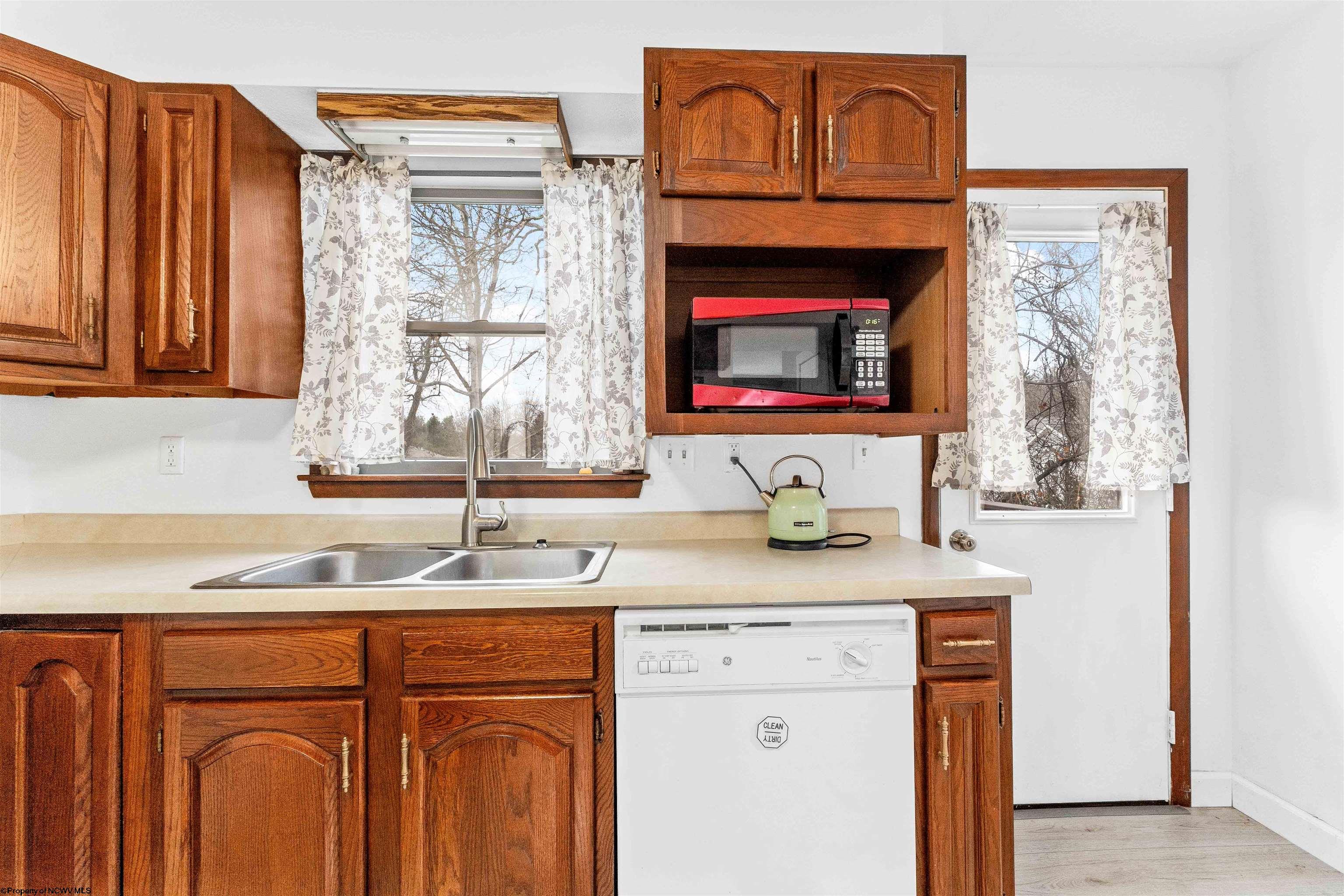 Morgantown, West Virginia 26505, United States, 3 Bedrooms Bedrooms, ,3 BathroomsBathrooms,Residential,Pending,68375