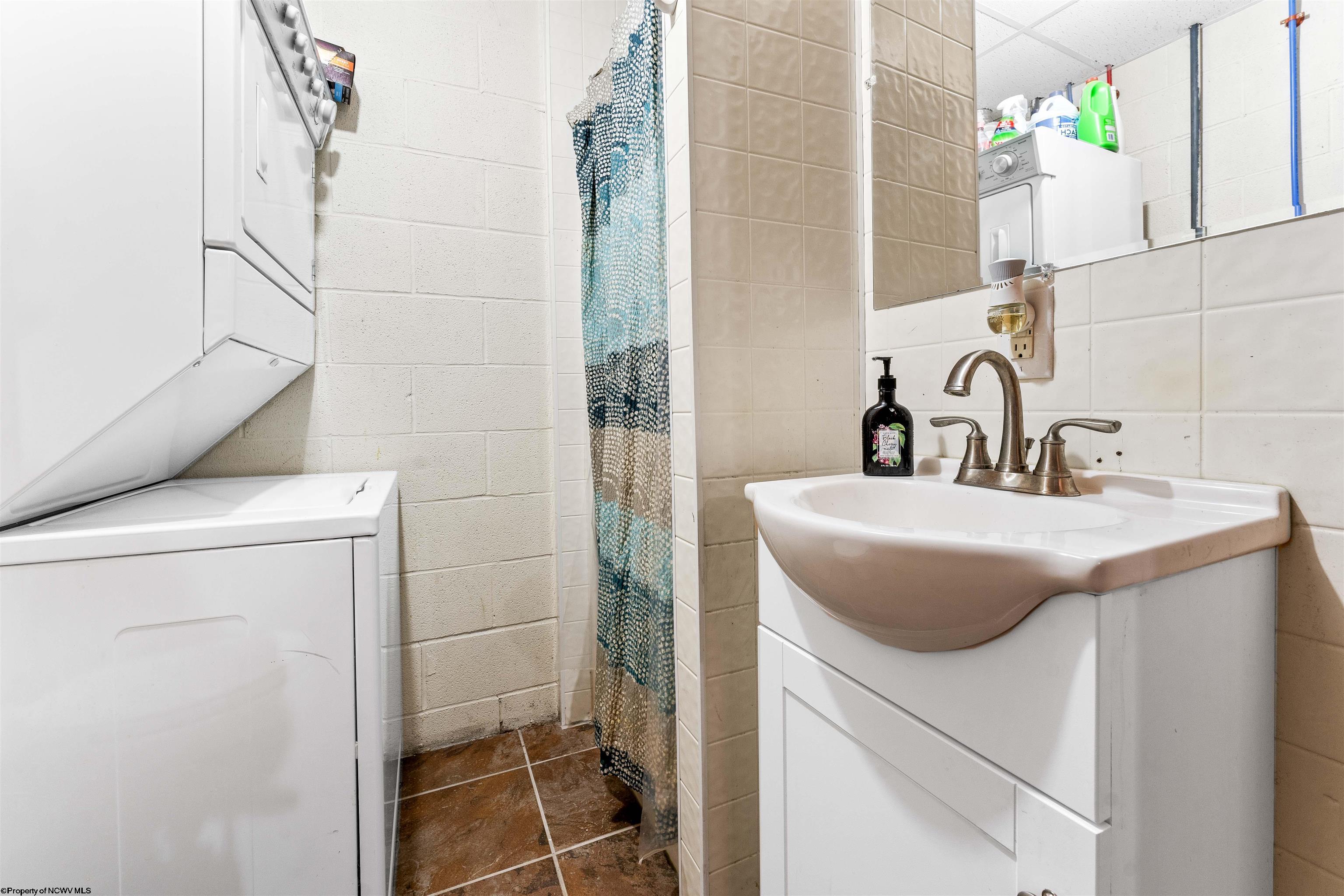 Morgantown, West Virginia 26505, United States, 3 Bedrooms Bedrooms, ,3 BathroomsBathrooms,Residential,Pending,68375