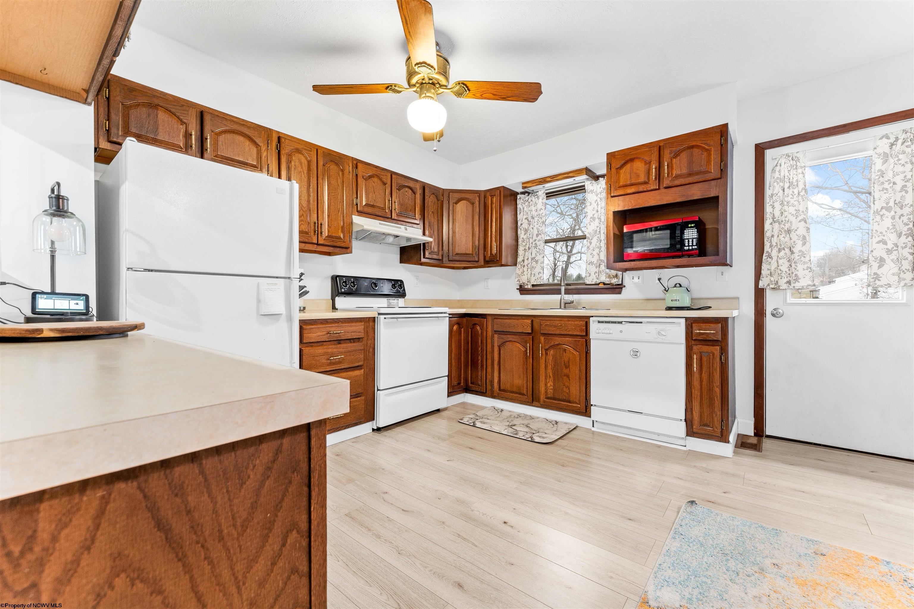 Morgantown, West Virginia 26505, United States, 3 Bedrooms Bedrooms, ,3 BathroomsBathrooms,Residential,Pending,68375