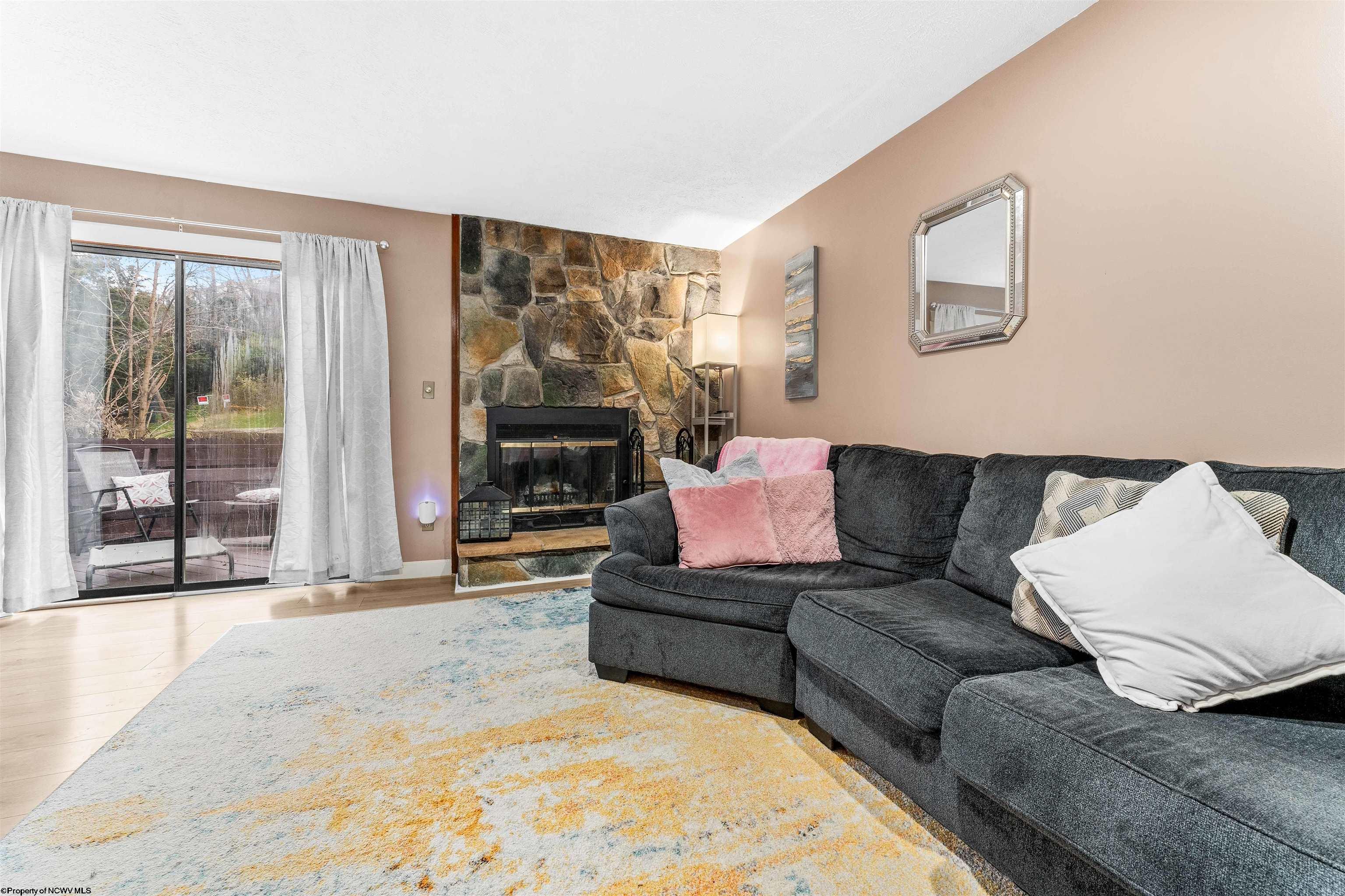 Morgantown, West Virginia 26505, United States, 3 Bedrooms Bedrooms, ,3 BathroomsBathrooms,Residential,Pending,68375