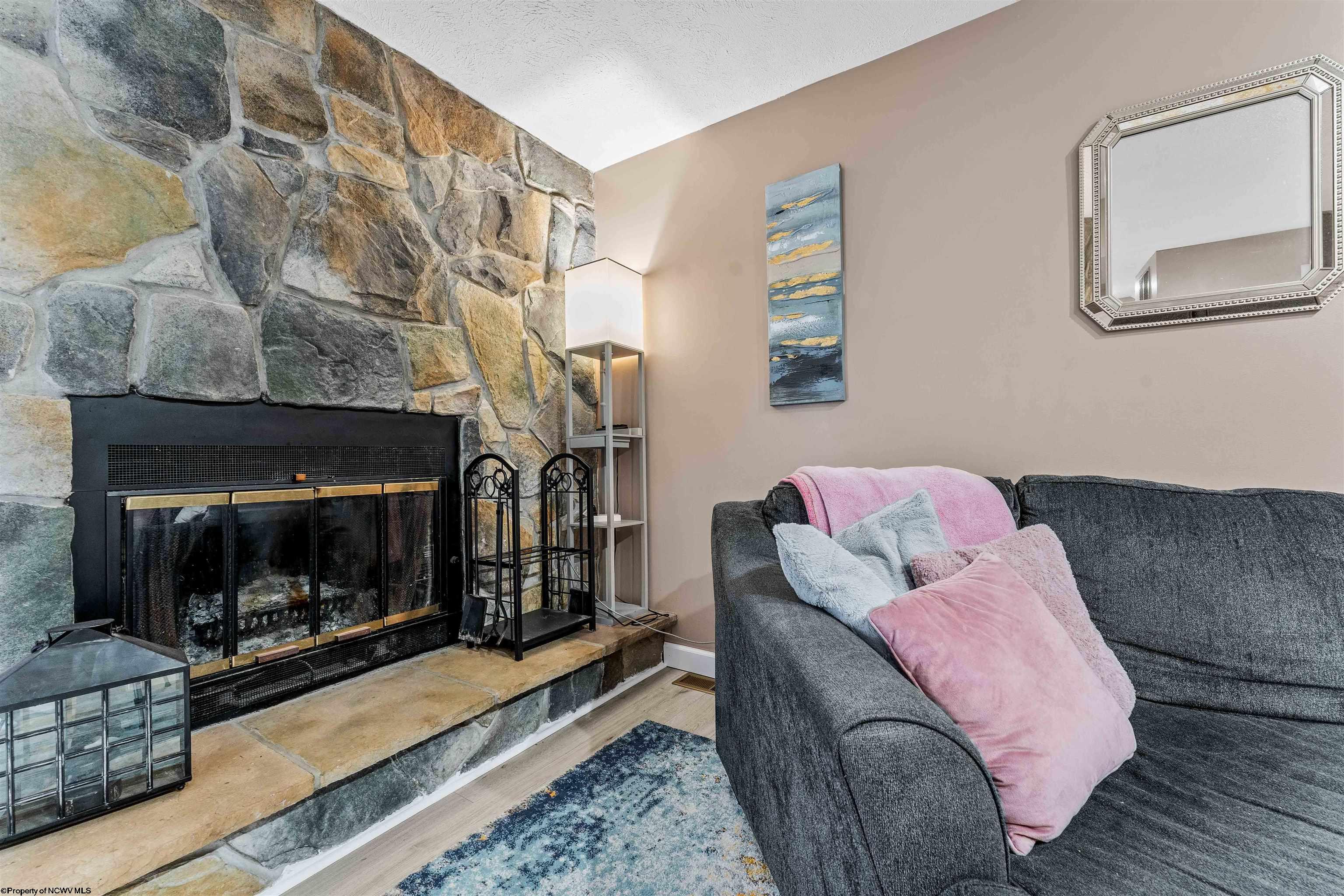 Morgantown, West Virginia 26505, United States, 3 Bedrooms Bedrooms, ,3 BathroomsBathrooms,Residential,Pending,68375