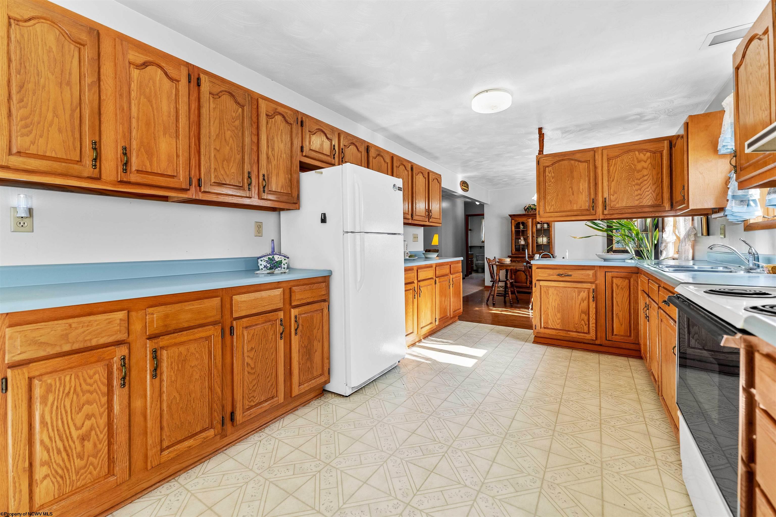 Smithfield, Pennsylvania 15478, United States, 3 Bedrooms Bedrooms, ,2 BathroomsBathrooms,Residential,Pending,61050