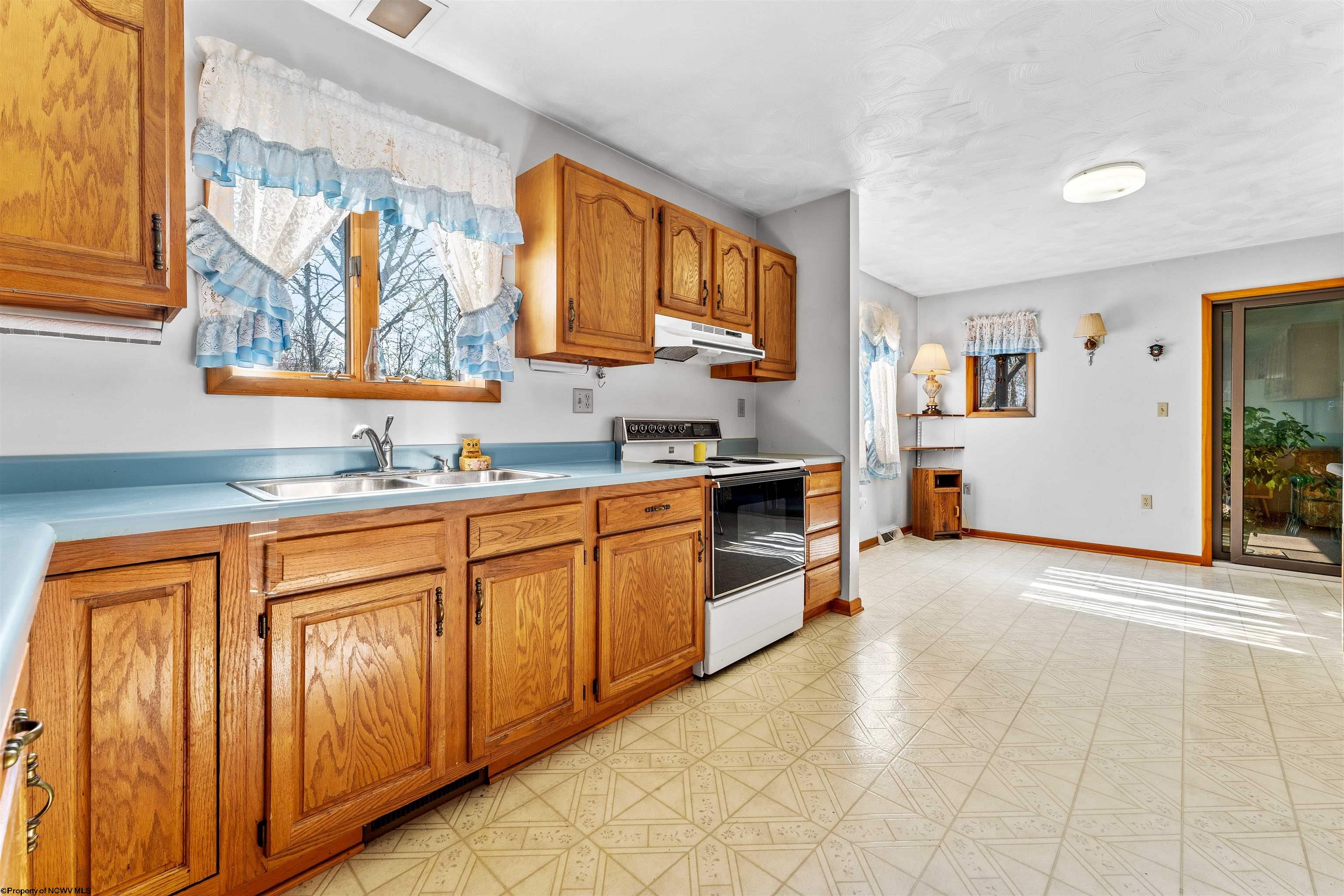 Smithfield, Pennsylvania 15478, United States, 3 Bedrooms Bedrooms, ,2 BathroomsBathrooms,Residential,Pending,61050