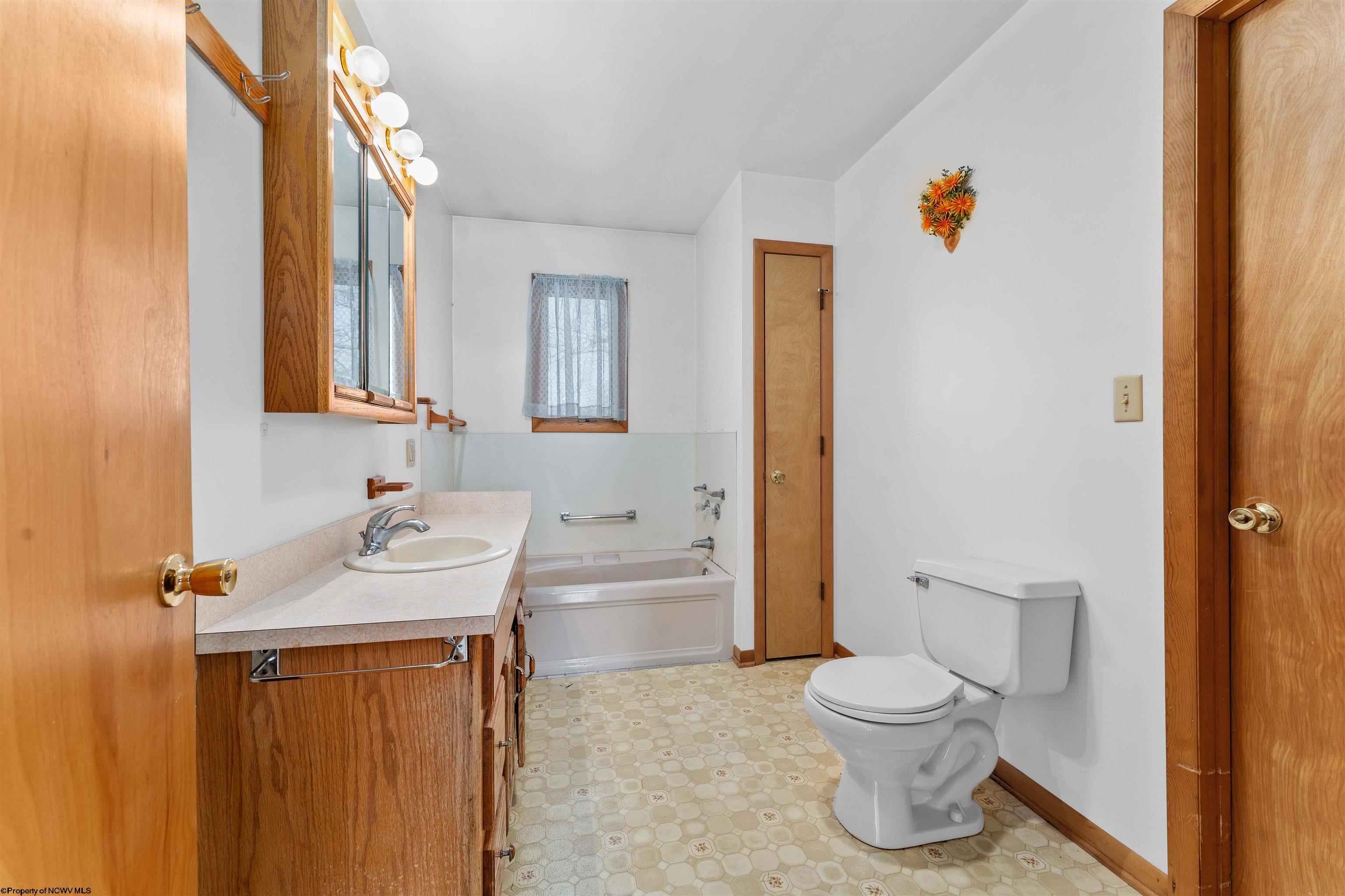 Smithfield, Pennsylvania 15478, United States, 3 Bedrooms Bedrooms, ,2 BathroomsBathrooms,Residential,Pending,61050