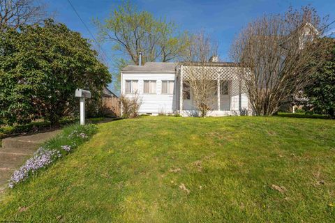 Photo of 816 Madison Avenue, Morgantown, WV 26501 (MLS # 10164256)