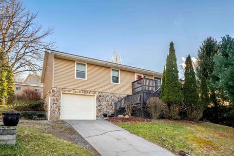 Photo for 107 E Hillview Drive
