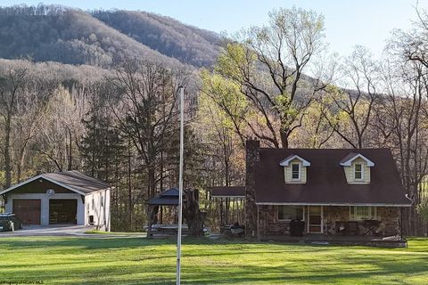 Photo of 48 Bow Hunter Way, Parsons, WV 26287 (MLS # 10164137)