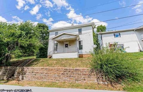 Photo of 975 Dorsey Avenue, Morgantown, WV 26501 (MLS # 10162747)
