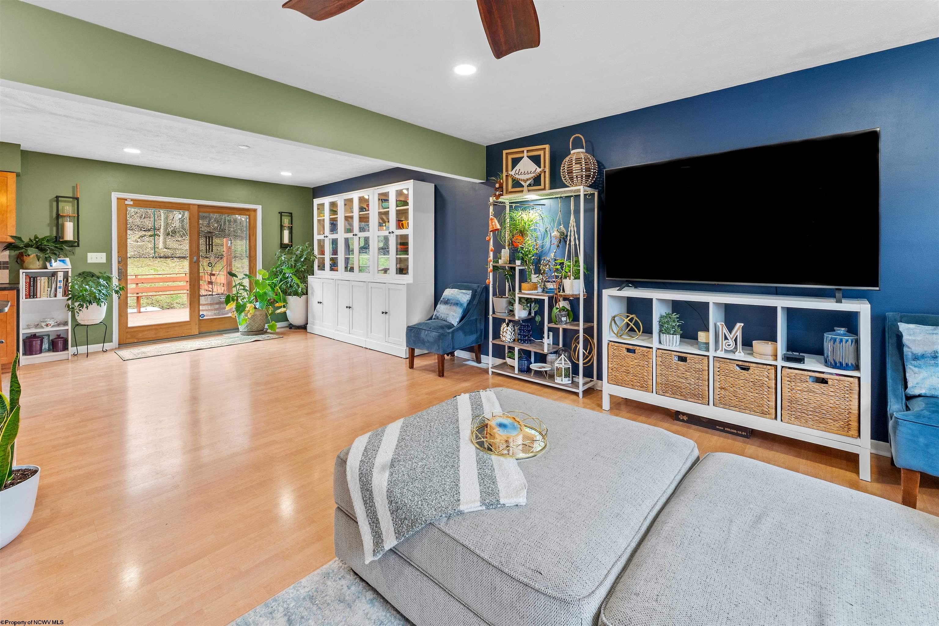 Morgantown, West Virginia 26505, United States, 3 Bedrooms Bedrooms, ,3 BathroomsBathrooms,Residential,Contingent,8519