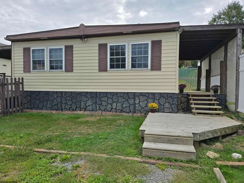 Photo of 445 Center Street, Morgantown, WV 26505 (MLS # 10161524)