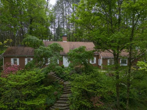 Photo of 1570 Country Club Road, Clarksburg, WV 26301 (MLS # 10164568)