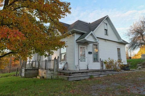 Photo of 603 W State Avenue, Terra Alta, WV 26764 (MLS # 10162519)