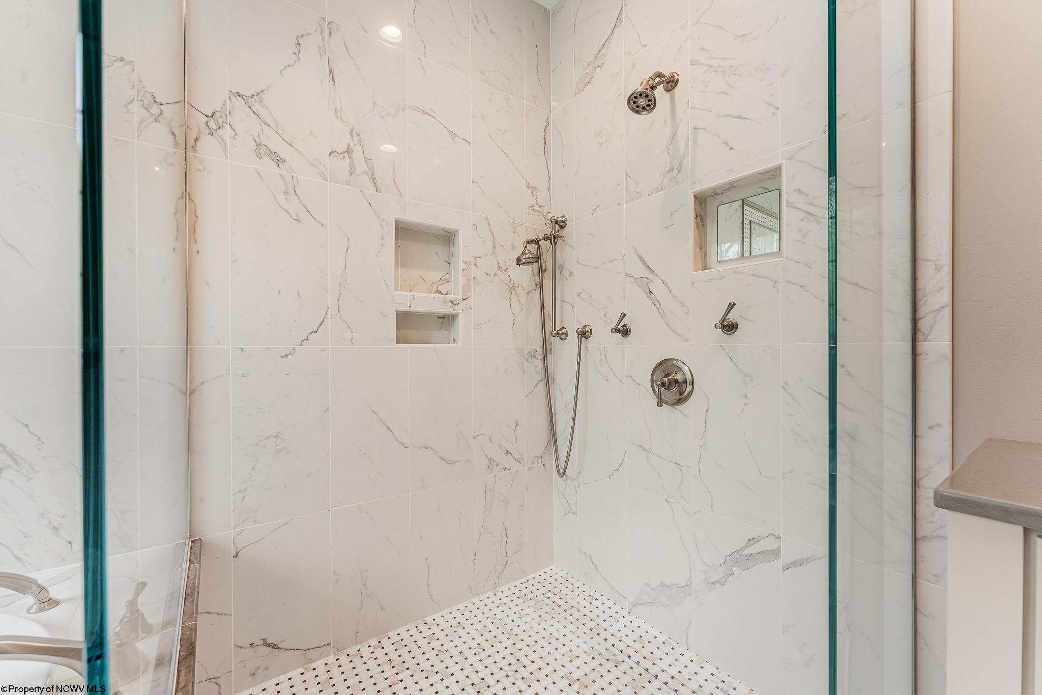 Oakland, Maryland 21550, United States, 5 Bedrooms Bedrooms, ,5 BathroomsBathrooms,Residential,Contingent,42466