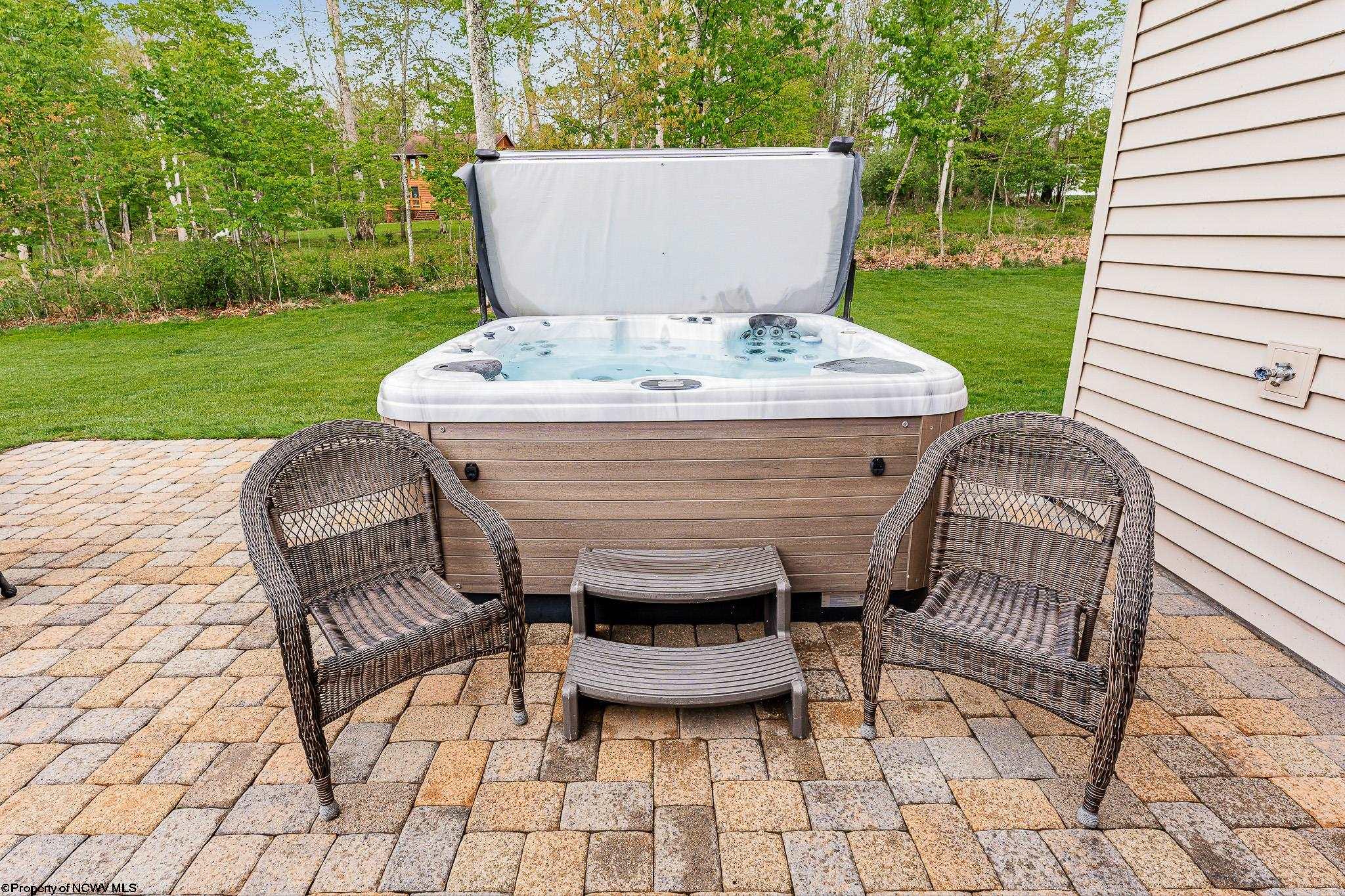 Oakland, Maryland 21550, United States, 5 Bedrooms Bedrooms, ,5 BathroomsBathrooms,Residential,Contingent,42466