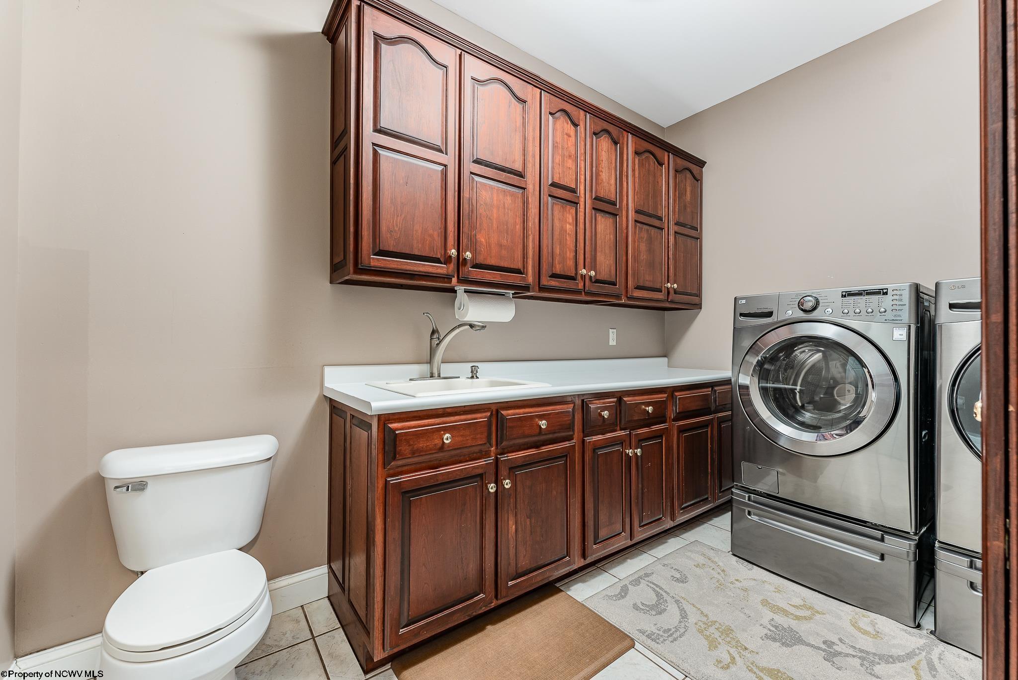 Oakland, Maryland 21550, United States, 5 Bedrooms Bedrooms, ,5 BathroomsBathrooms,Residential,Contingent,42466