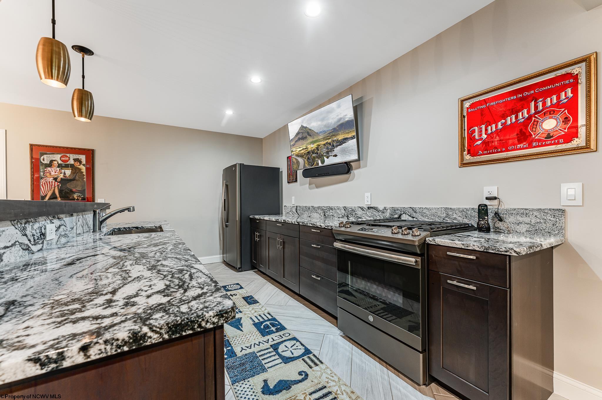 Oakland, Maryland 21550, United States, 5 Bedrooms Bedrooms, ,5 BathroomsBathrooms,Residential,Contingent,42466