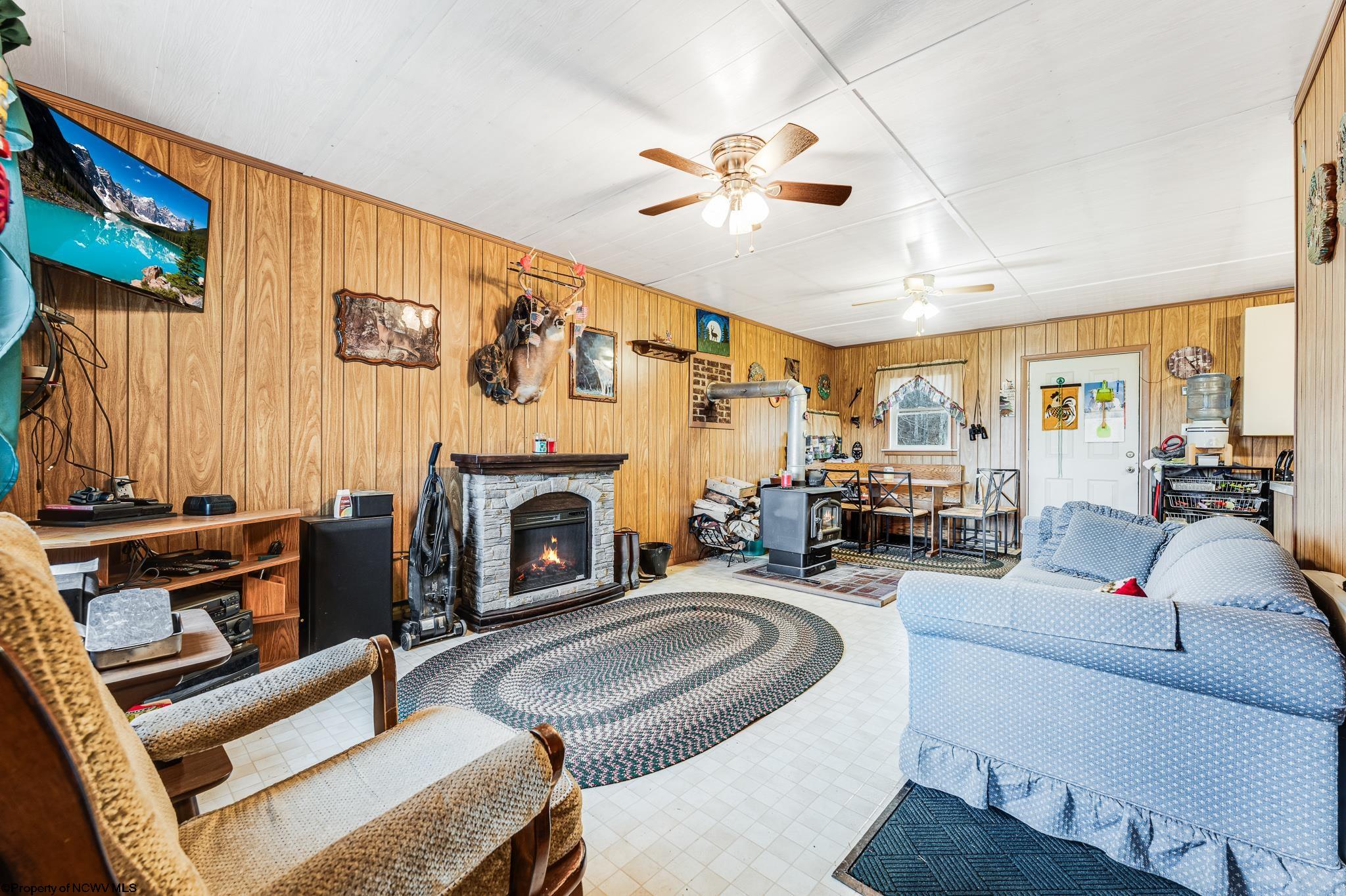 Oakland, Maryland 21550, United States, 2 Bedrooms Bedrooms, ,1 BathroomBathrooms,Residential,Active,21991