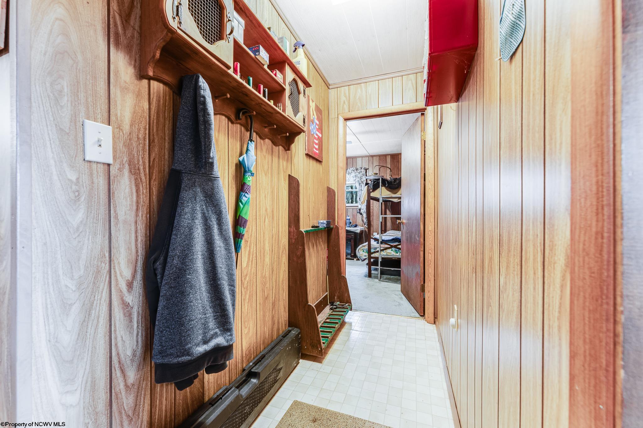 Oakland, Maryland 21550, United States, 2 Bedrooms Bedrooms, ,1 BathroomBathrooms,Residential,Active,21991