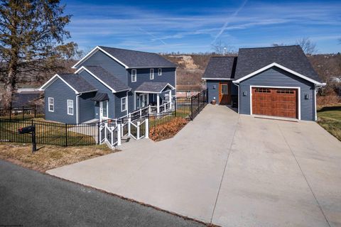 Photo of 420 Delaware Avenue, Morgantown, WV 26501 (MLS # 10163445)