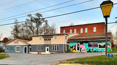 Photo of 408 Boyers Avenue, Morgantown, WV 26505 (MLS # 10157205)