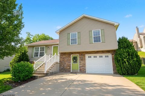 Photo of 426 Oakmont Court, Morgantown, WV 26527 (MLS # 10164058)