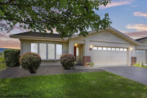 Photo of 169 Arrowhead Ridge, Hedgesville, WV 25427 (MLS # 10162209)