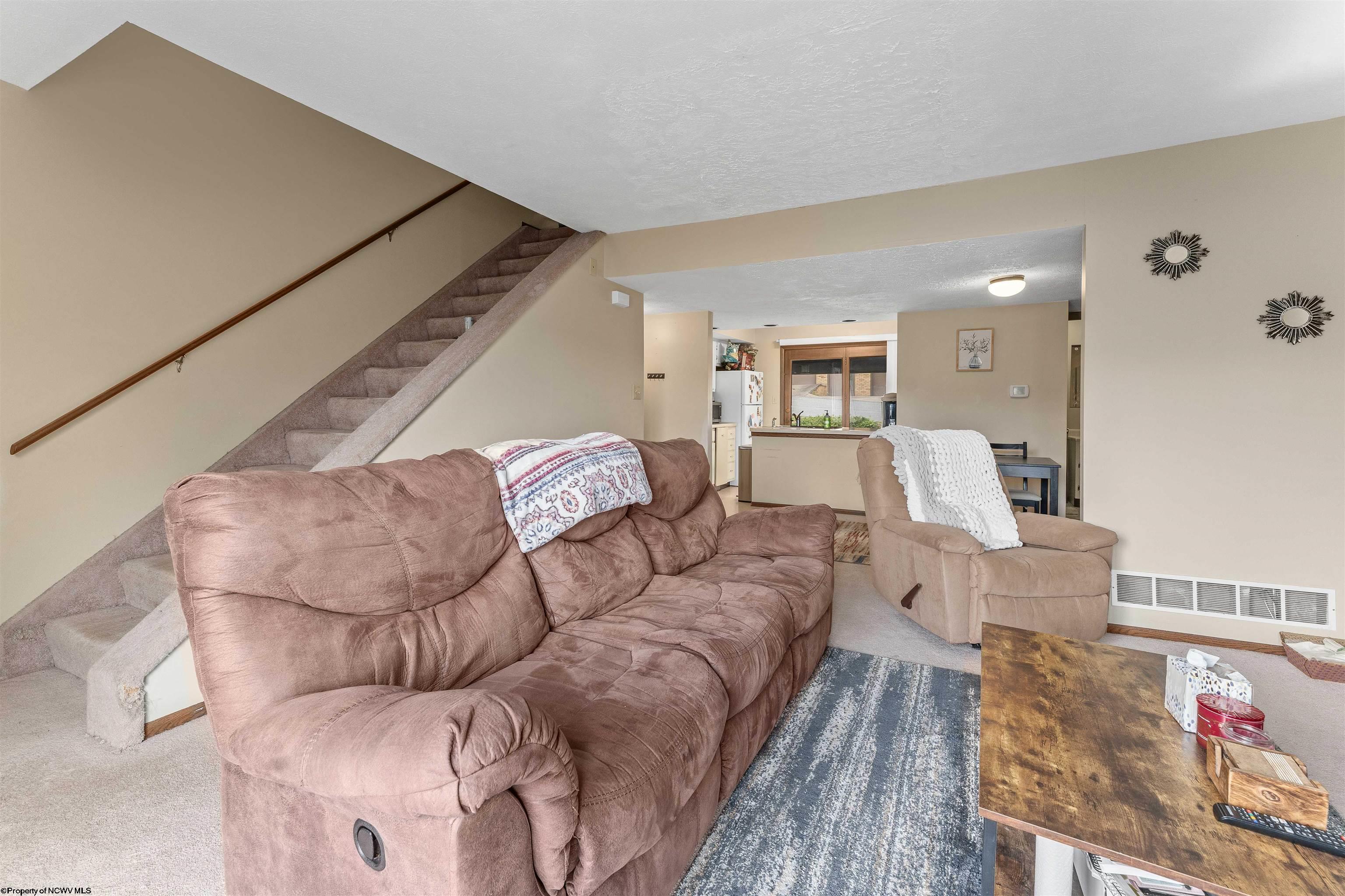 Morgantown, West Virginia 26505, United States, 2 Bedrooms Bedrooms, ,2 BathroomsBathrooms,Residential,Pending,60172