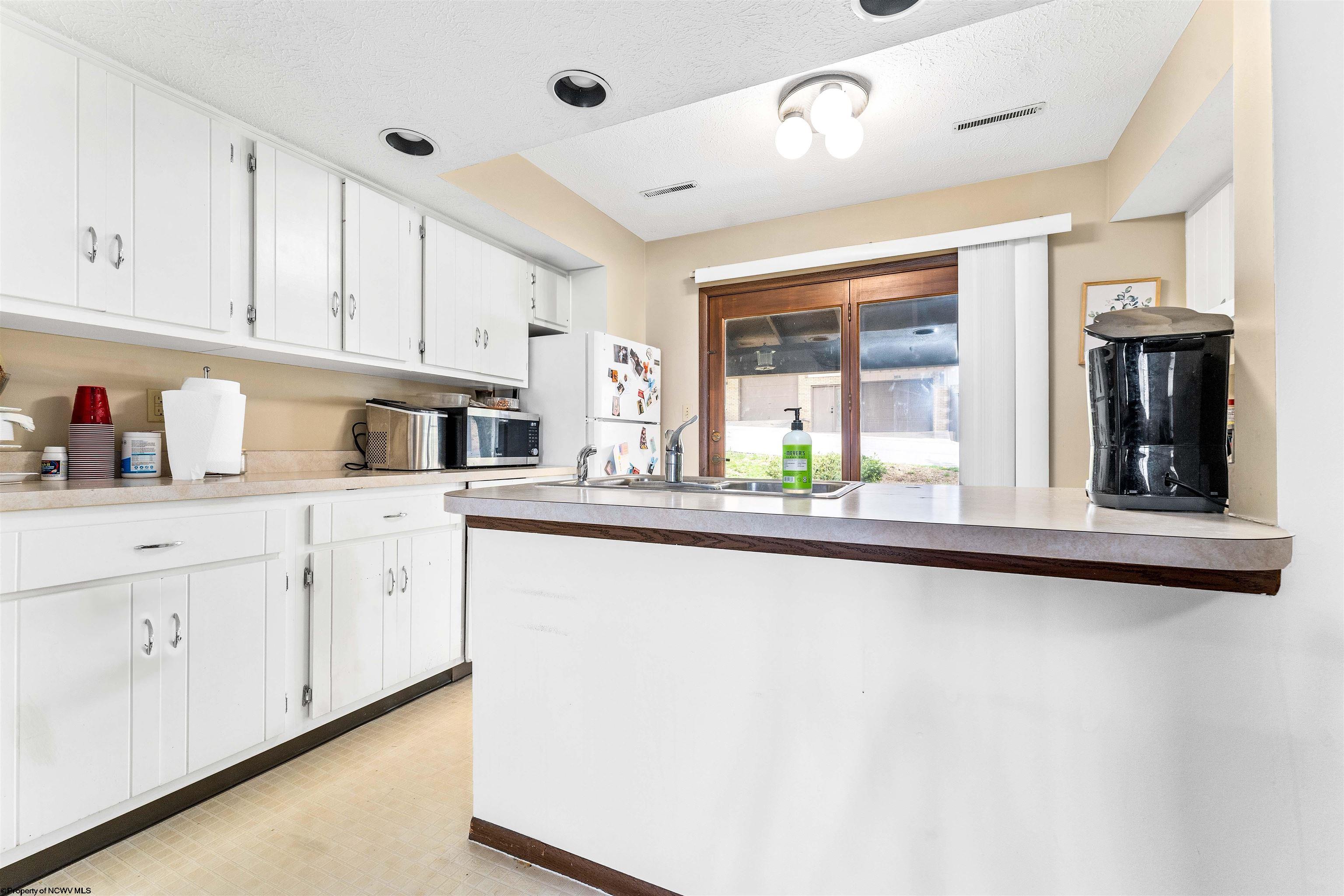 Morgantown, West Virginia 26505, United States, 2 Bedrooms Bedrooms, ,2 BathroomsBathrooms,Residential,Pending,60172